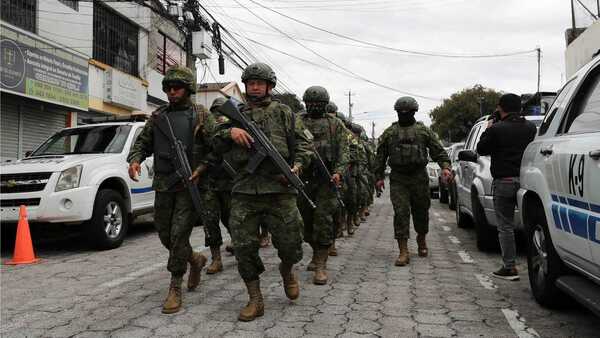Secuestros de policías, incendios y fugas en el primer día de excepción en Ecuador - ADN Digital