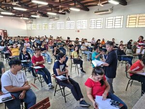 Exhortan a jóvenes a aprovechar el ofrecimiento de 5.000 becas de estudio que hace el Gobierno