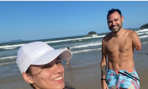 Expelotero de amores con una bailarina