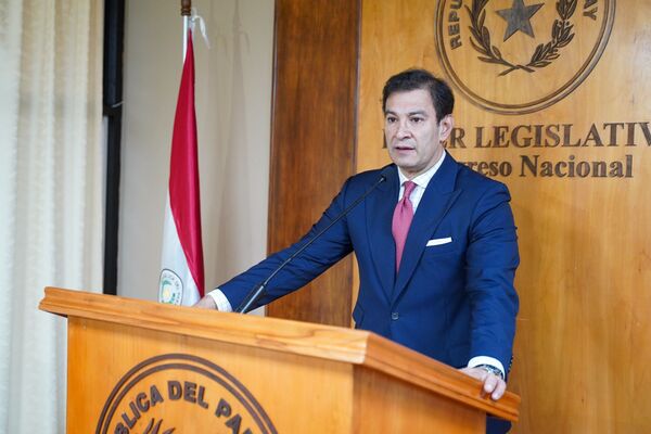 Silvio Ovelar pide suspender ampliación del Congreso Nacional · Radio Monumental 1080 AM
