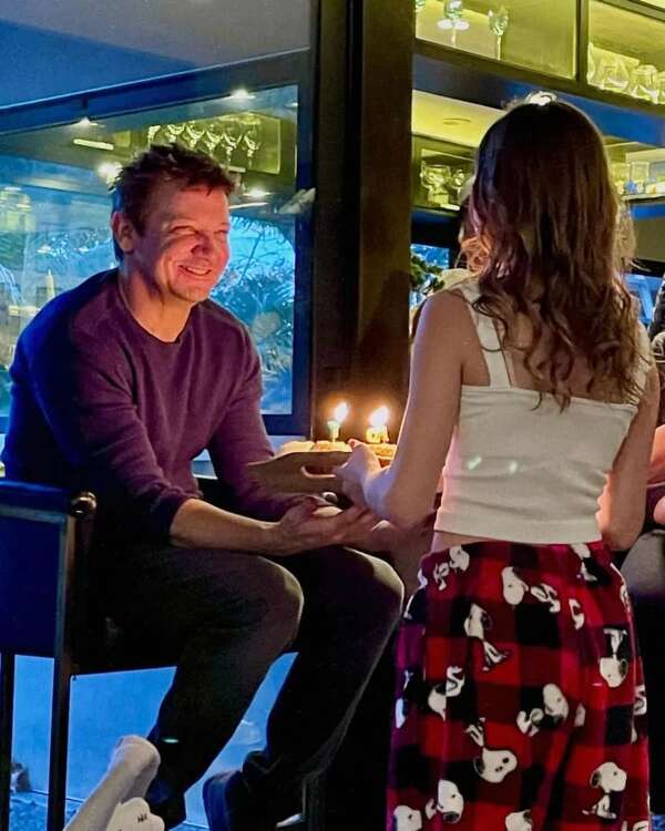Jeremy Renner: recuperado tras su grave accidente celebró su 53°cumpleaños - Gente - ABC Color