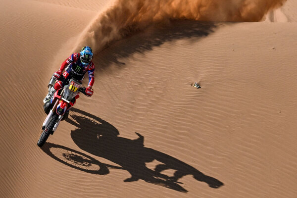 Versus / Cornejo gana etapa 4 del Dakar y es líder en motos