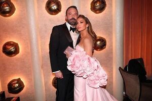 El significado oculto detrás de los aretes que Jennifer López usó en los Golden Globes 2024