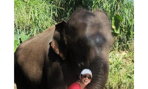 Malala y su experiencia con un elefante en Tailandia