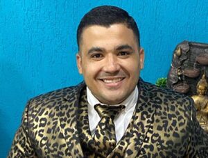 Imputan y piden rebeldía del "abogado leopardo", tras huir de una sede judicial · Radio Monumental 1080 AM
