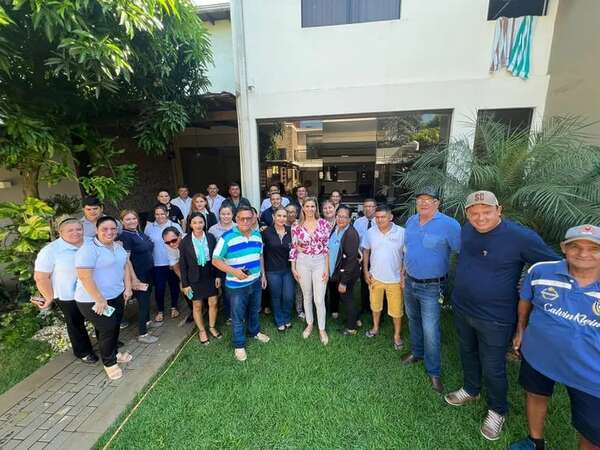 “Nepobaby”: Arrean a funcionarios municipales para mostrar “apoyo” a Roya Torres - ABC en el Este - ABC Color