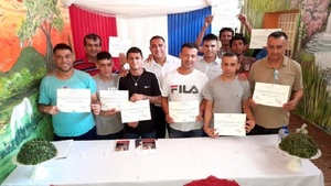 En Emboscada, 298 internos culminaron cursos de salida laboral, educación escolar y alfabetización