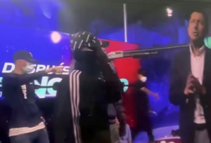(VIDEO). Delincuentes asaltan el canal de televisión mientras las imágenes se transmiten en vivo