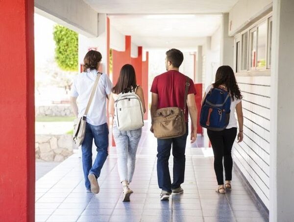 Jóvenes tienen tiempo hasta mañana miércoles para postularse a becas de Itaipú · Radio Monumental 1080 AM