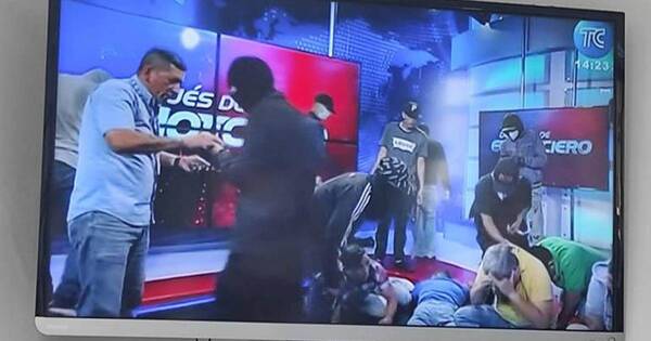 La Nación / Encapuchados asaltan y retienen a periodistas y camarógrafos del Canal TC, en Guayaquil