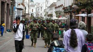 El Gobierno de Ecuador suspende clases presenciales tras ola de violencia en el país