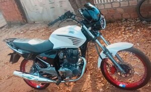 Mujer robó una motocicleta frente a Willy Burger