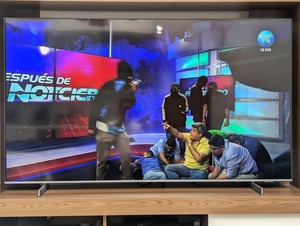 Encapuchados armados se toman televisora en Ecuador - ADN Digital