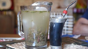 Menos tereré y más agua para hidratarse