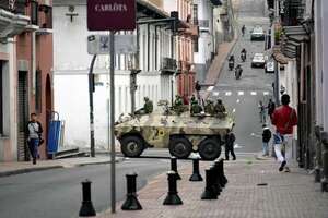 Ecuador en “conflicto armado interno” tras caos en cárceles y ocupación armada de un canal - Mundo - ABC Color