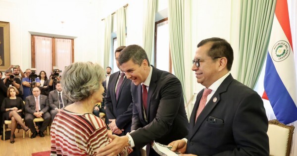 Peña crea un fondo que concentra el almuerzo escolar sin intendentes ni gobernadores y los deja sin recursos para la campaña