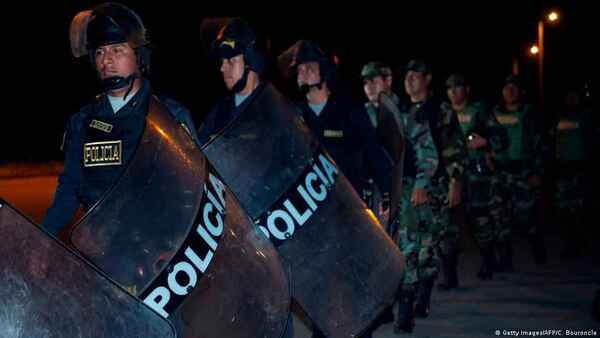 Perú envía contingente de la Policía a frontera con Ecuador