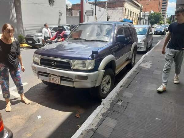 Policía Nacional recupera camioneta de ciudadana alemana - Policiales - ABC Color