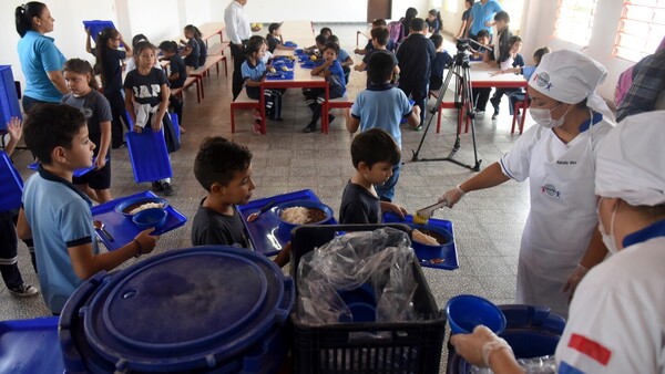 Concentran almuerzo escolar en un fondo por despilfarro de intendentes