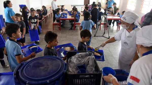 Concentran almuerzo escolar en un fondo por despilfarro de intendentes