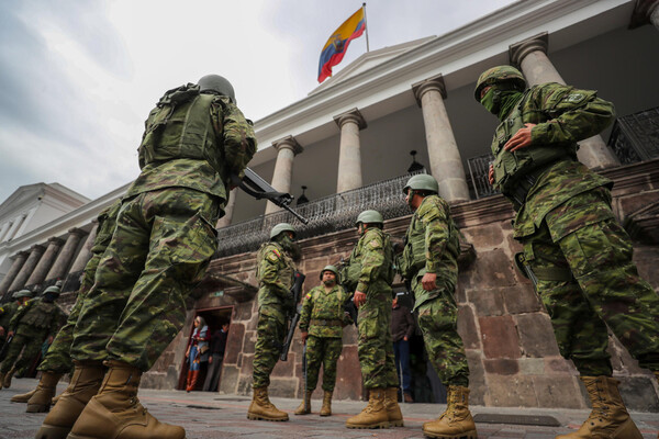 Fuerzas Armadas de Ecuador afirmaron que no van a “retroceder ni a negociar” con terroristas | 1000 Noticias