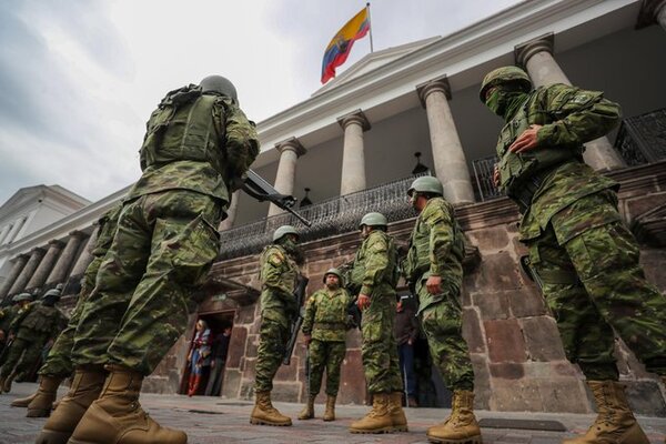 Fuerzas Armadas de Ecuador afirmaron que no van a “retroceder ni a negociar” con terroristas