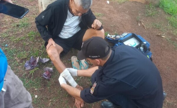Motociclista chocó contra peatón y ambos resultaron heridos