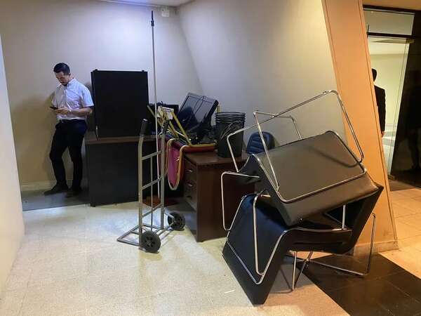Desmantelan oficinas improvisadas en el Congreso y no se sabe a dónde irán los funcionarios - Política - ABC Color