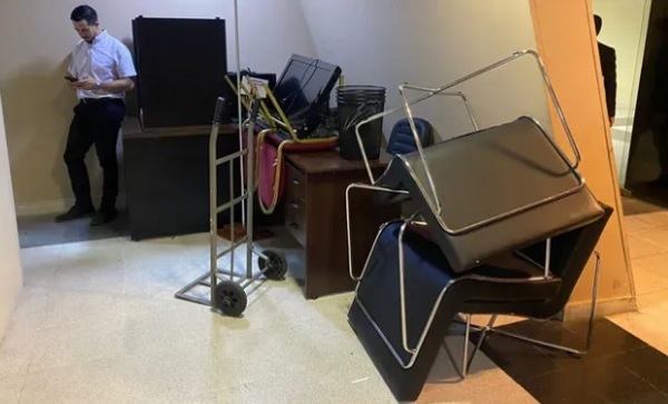 Desalojo de oficinas improvisadas causa confusión en el Congreso