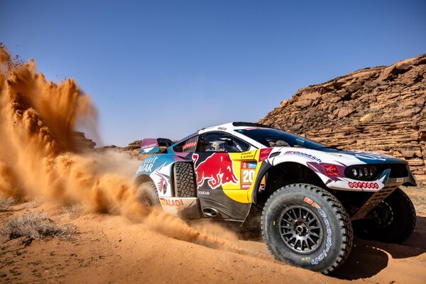Versus / Nasser Al-Attiyah golpea la mesa para ganar la etapa 5 y ser escolta de Al-Rajhi en la punta