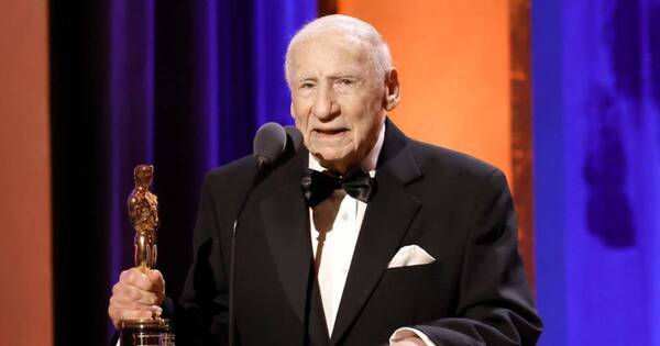 La Nación / Mel Brooks recibió el Óscar: “Este no lo venderé”