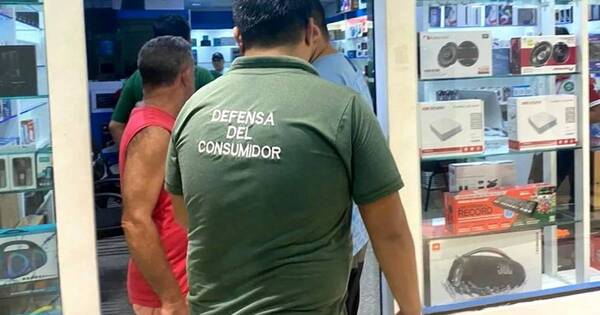 Diario HOY | Nueva denuncia de “apriete” en tienda de CDE: turista fue obligado a comprar un Play 5