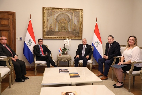 Canciller recibe a directivos de Paraguayan American Chamber of Commerce - .::Agencia IP::.