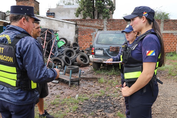 Policía Municipal Ambiental intensifica acciones para prevenir el dengue en predios baldíos y gomerías