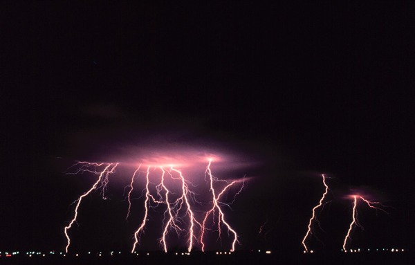 Tres muertos y casi 900.000 personas sin luz por las tormentas que azotaron a EE.UU. - El Trueno