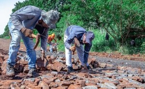 Siguen los trabajos de reparación de empedrados 
