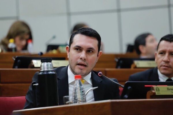 ¿Hernán Rivas se fue de vacaciones y no avisó?