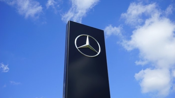 Los trabajadores de Mercedes-Benz en EEUU inician el proceso para sindicarse - Revista PLUS