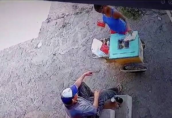 [VIDEO] Quiso tomar helado y pagar con una cuchillada