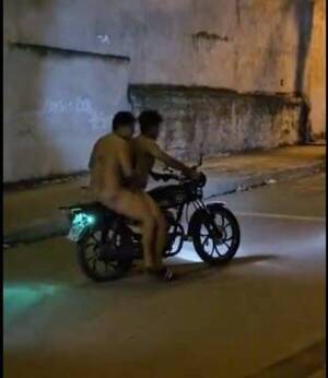 [VIDEO] Poli desnudó a dos arrieros: Dijeron que no son ladrones sino novios