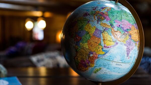 Desinformación, eventos climáticos extremos y polarización social encabezan el top de riesgos globales, según Foro Económico Mundial