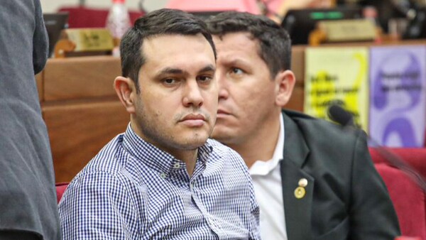 Rivas estaría de viaje, pero no hizo ninguna comunicación oficial