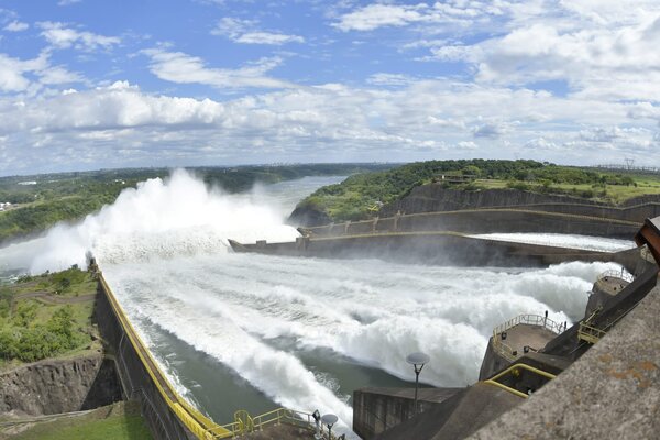 Paraguay ejerce una histórica presión en Itaipú por mejor tarifa