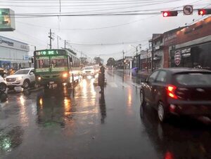 Asunción: PMT interviene para despejar calles tras la tormenta · Radio Monumental 1080 AM