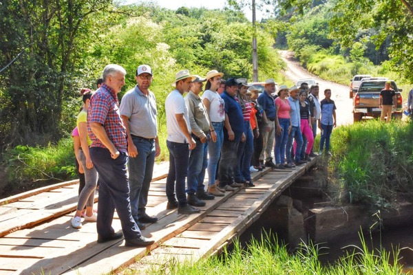 GOBERNADOR DE ITAPÚA RECORRIÓ EL NORDESTE DE ITAPÚA CON INTEGRANTES DEL MOPC  - Itapúa Noticias