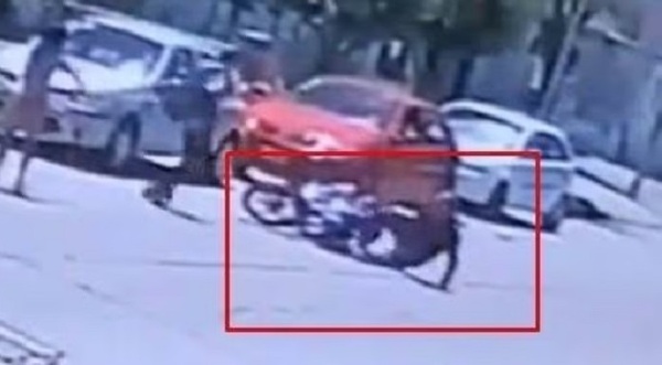 Motochorro perdió la pierna ortopédica en pleno robo y termina linchado - Noticiero Paraguay