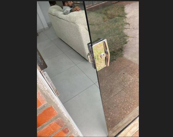 Ladrones "visitaron" al senador 'Chaqueñito': "abrieron con destornillador la puerta"