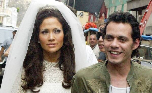 [VIDEO] ¡JLo se burla de sus bodas en un videoclip!