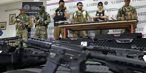 Condecoran a agentes de la Senad por exitosos operativos