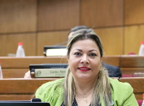 Senadora Zenaida Delgado acusa a su exasesora detenida de mal desempeño de funciones y documentos falsos · Radio Monumental 1080 AM